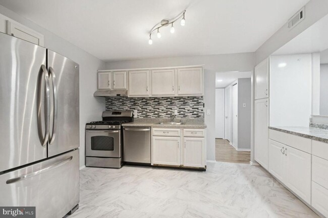 Photo - 1635 Parkcrest Cir #201 Apartment