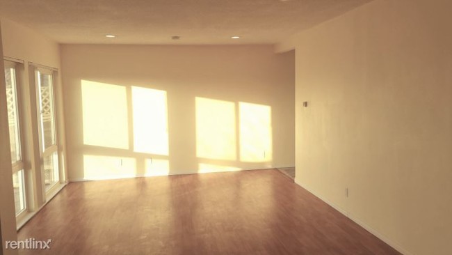 Building Photo - 2929 Rosecrans Ave