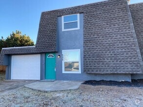 Building Photo - 502 N Davis Ave