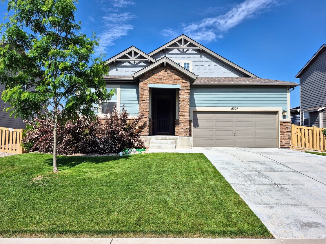 Foto principal - 5307 Alberta Falls St