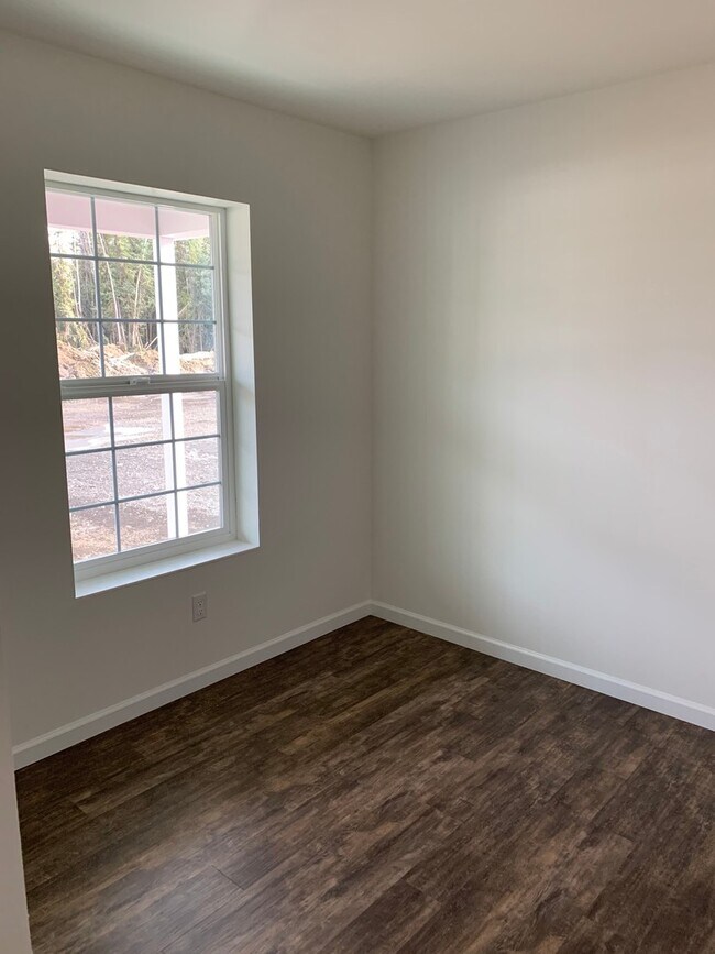 Building Photo - Century 21 Gold Rush - 2 bed/1 bath - 2184...