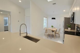 Building Photo - 5622 Royal Lake Cir Building Photo - 5622 Royal Lake Cir