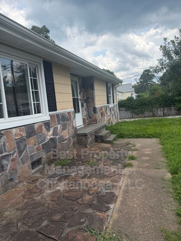 Building Photo - 1602 Maxwell Rd