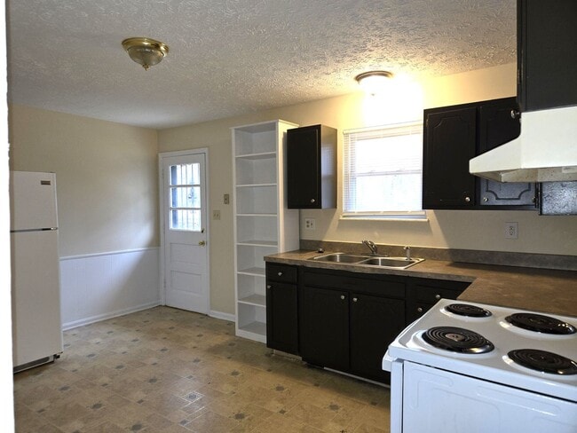 Building Photo - Ranch in Green Acres. All-electric. Storage Shed. 251215