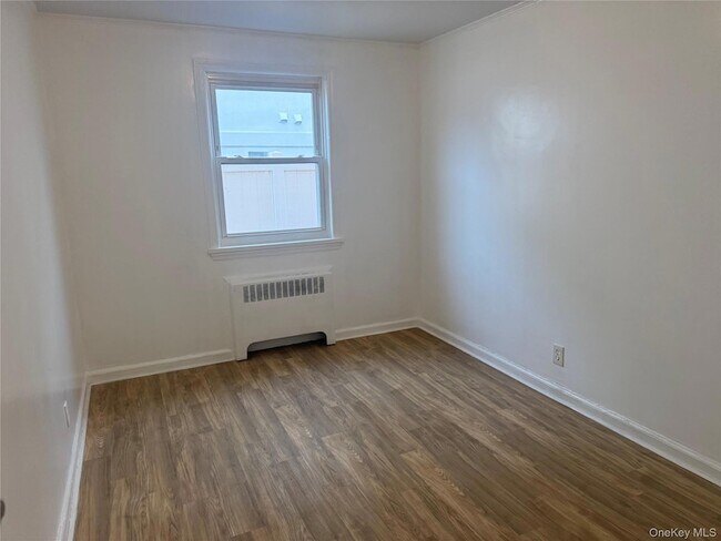 Foto del edificio - 646 E Park Ave