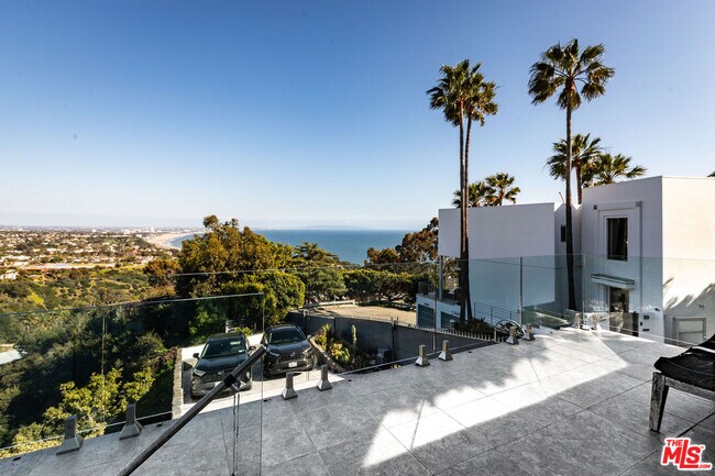Building Photo - 650 Resolano Dr