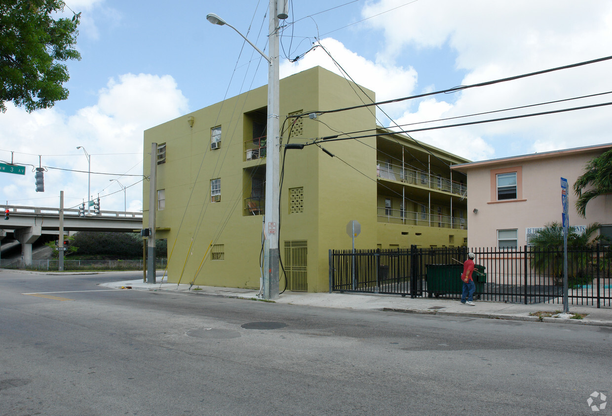 Foto del edificio - 801-823 NW 3rd Ave