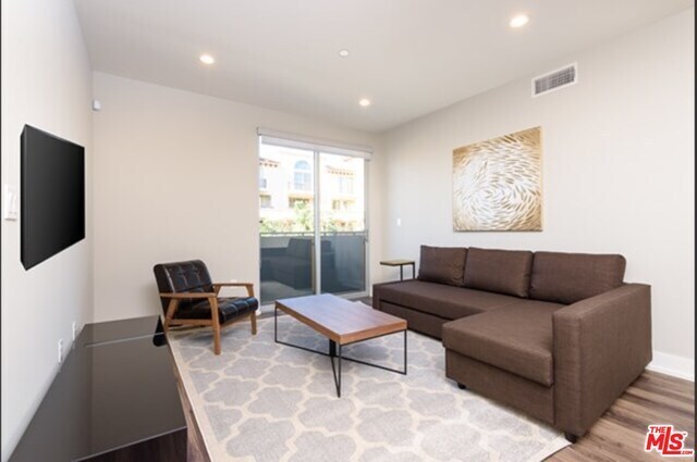 Foto del edificio - 838 N Hudson Ave