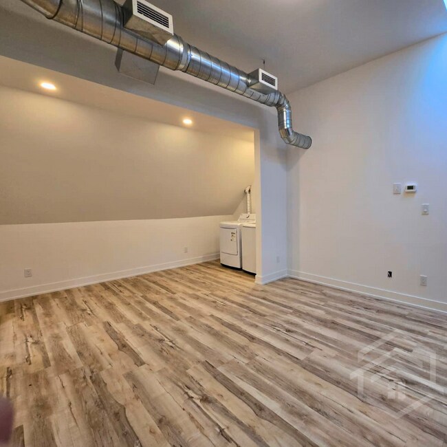 Photo du bâtiment - BRAND NEW 1-bedroom Apartment in Norwich!!