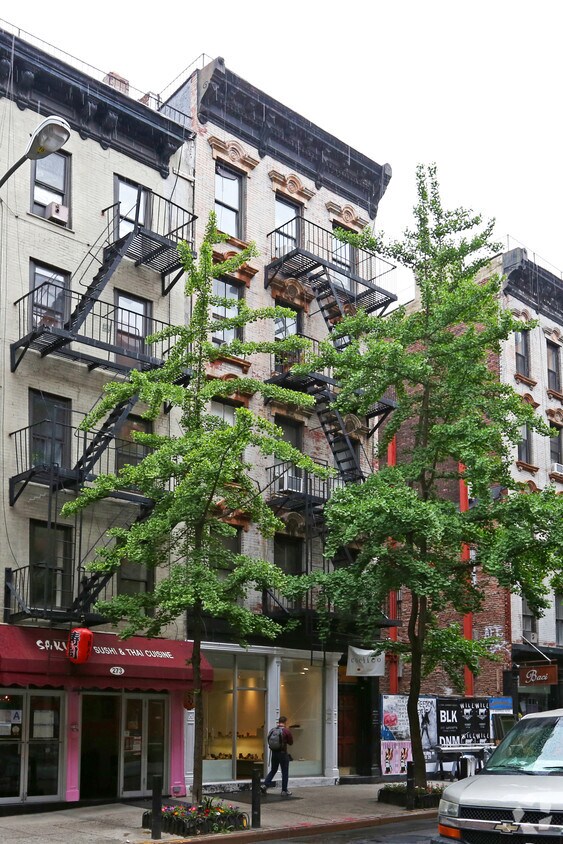 Building Photo - 275 Mott St