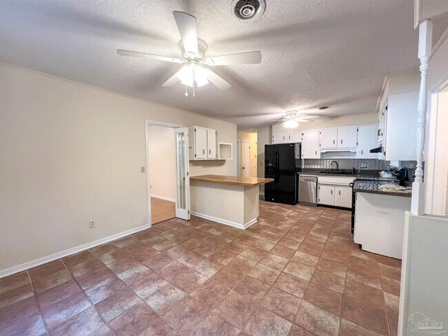 Foto del edificio - 5891 Avondale Rd