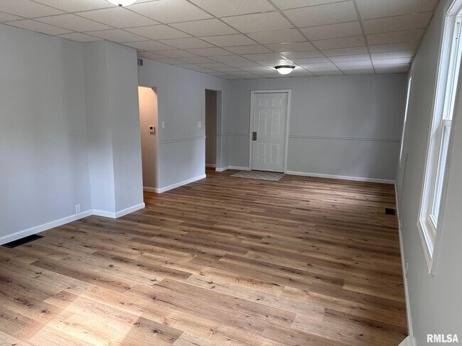 Building Photo - 1749 N Milton Ave
