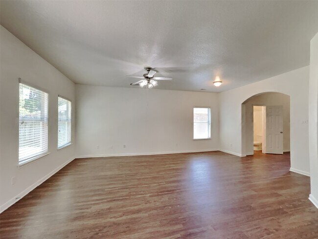 Foto del edificio - 5702 Rocky Trail Dr