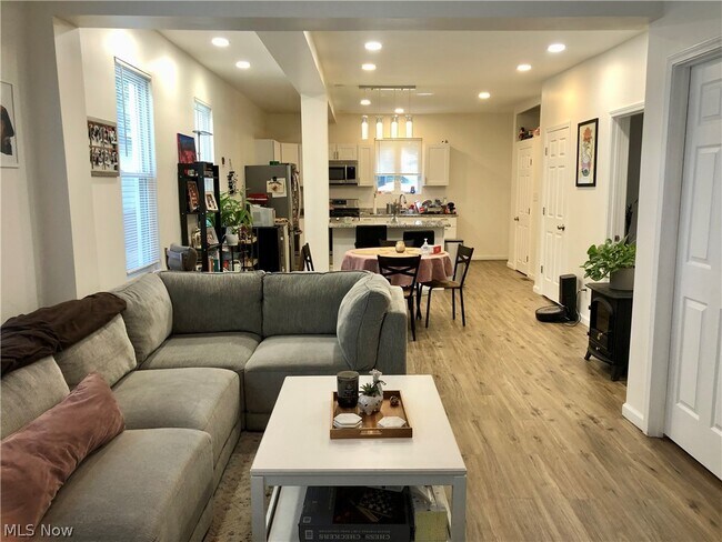 Foto del edificio - 2214 W 32nd St