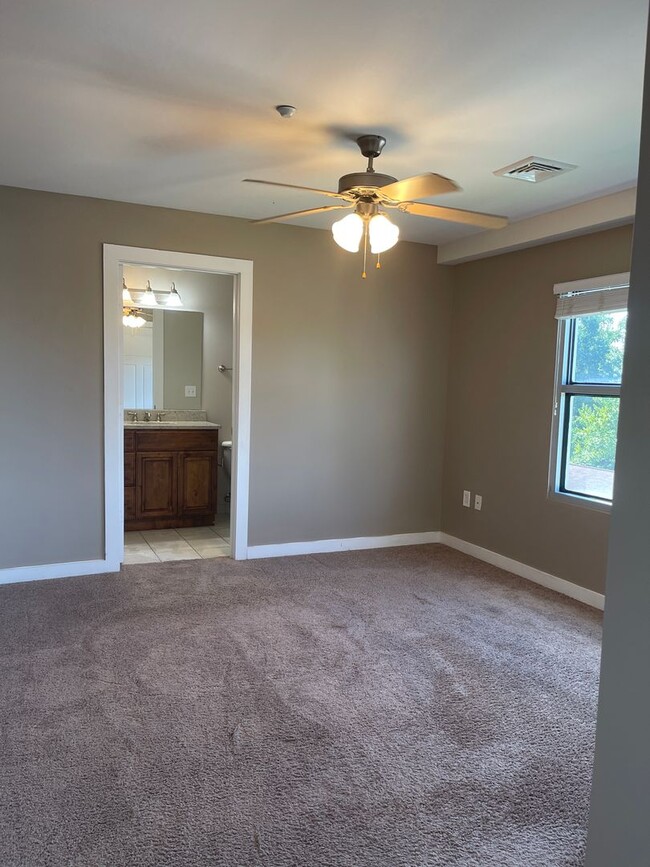 Building Photo - Eagles Nest Condo