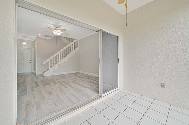 Foto del edificio - Annual Rental -3 bed/2.5 bath House in heart of Estero - 2 car garage - No Pets