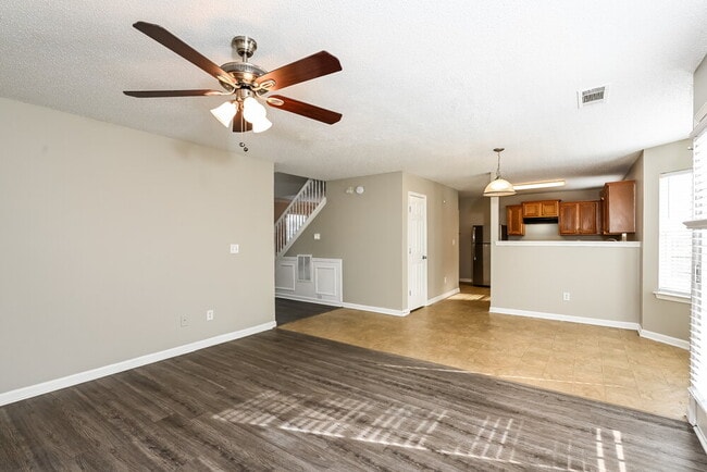 Building Photo - 5863 Sunflower Ct