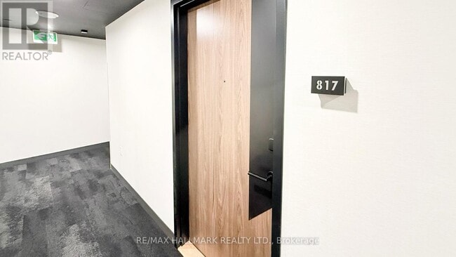 Building Photo - 1037 The Queensway