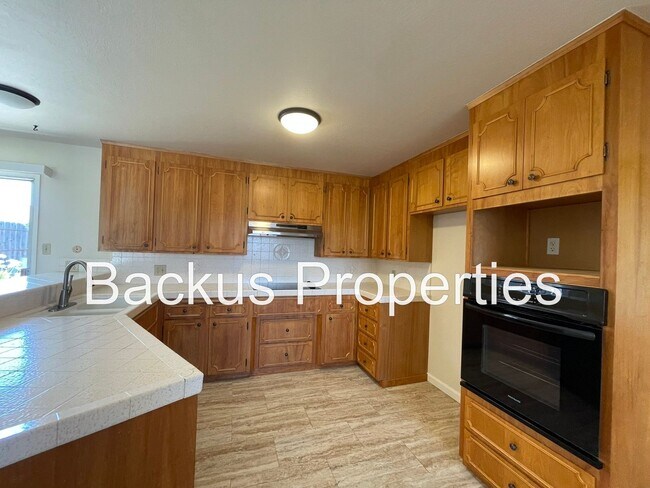 Foto del edificio - Beautiful four bedroom home in South Salinas