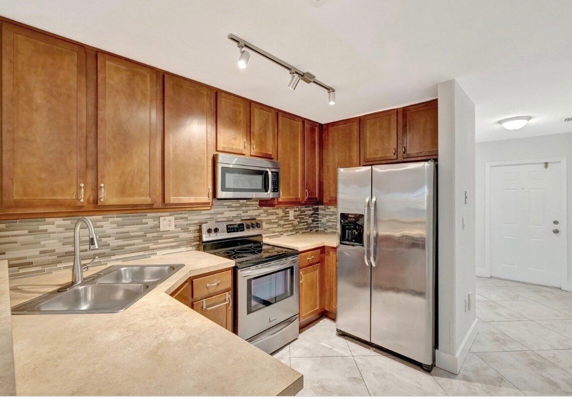 Primary Photo - 3055 Riverside Dr