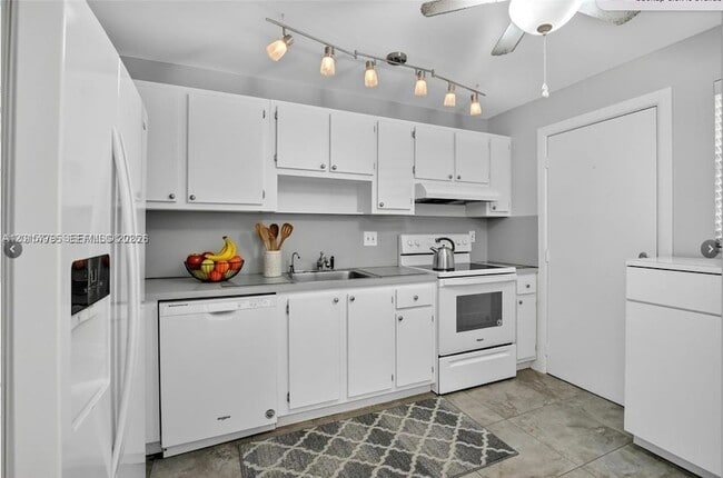 Photo - 3050 NE 16th Ave Apartment