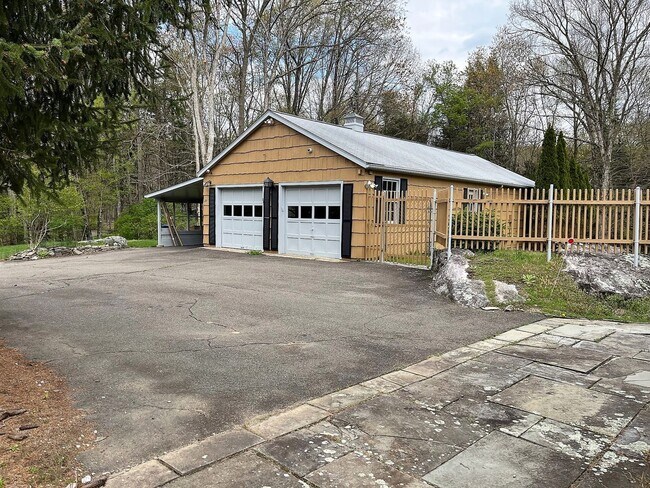 Foto del edificio - 231 Rivergate Dr
