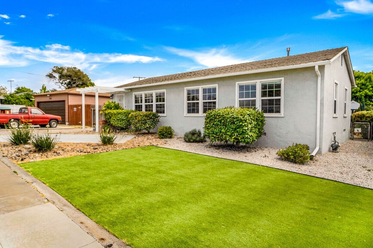 Primary Photo - Recently Remodeled Home- MUST SEE!!!!!