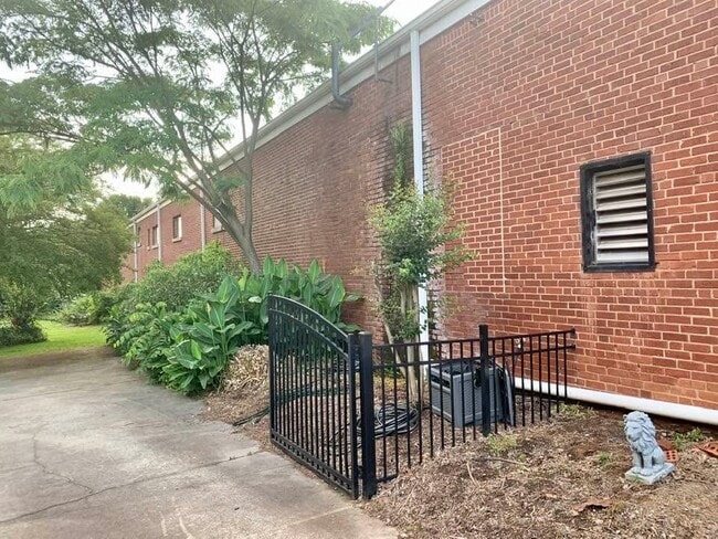 Building Photo - 49 Duke St