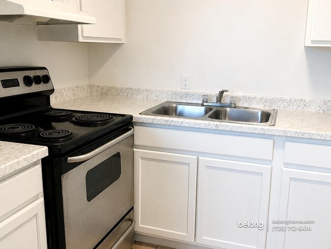 Building Photo - 521 S Maryland Pkwy