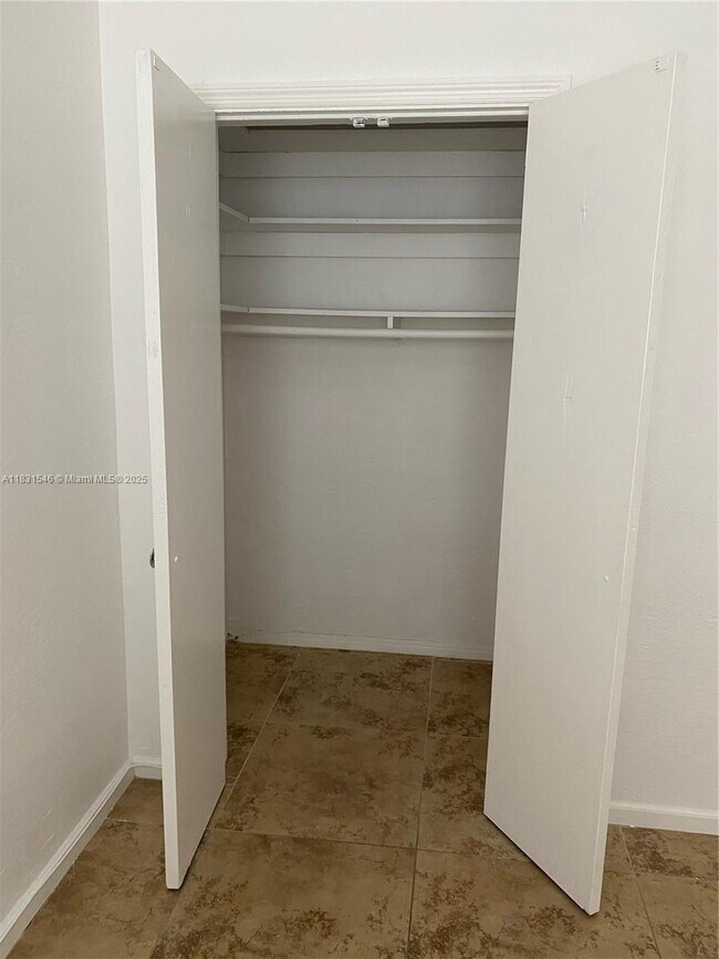 Foto del edificio - 1788 SW 7th St