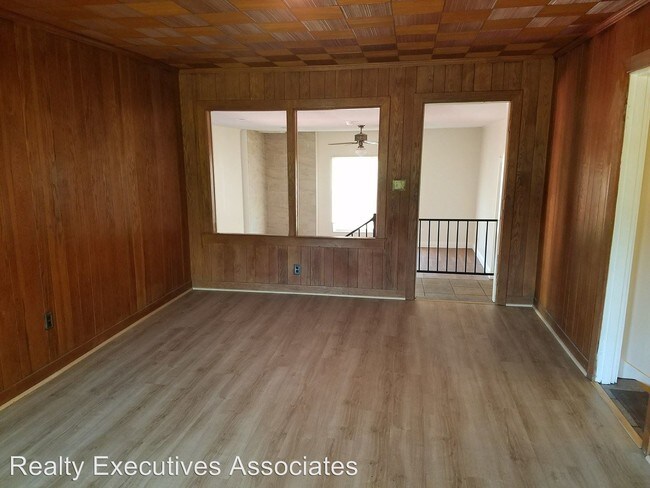 Foto del edificio - 4 br, 2 bath House - 5820 Tazewell Pike