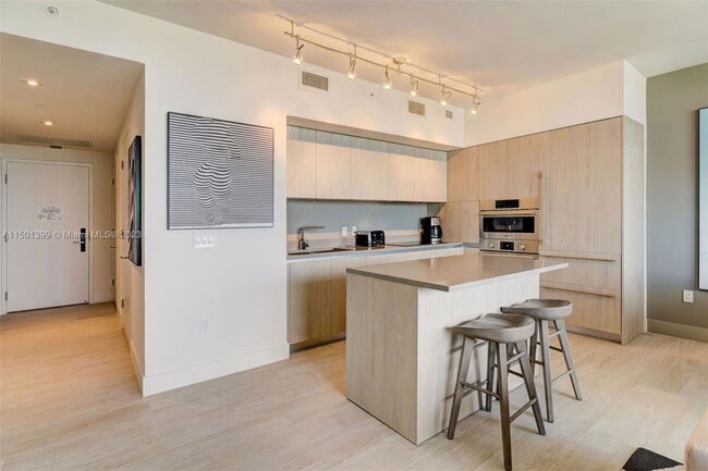 Foto del edificio - 4010 S Ocean Dr