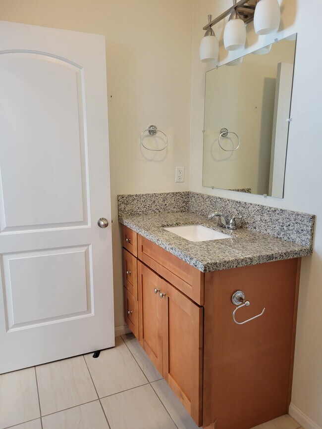 Bathroom - 325 1/2 Daisy Ave
