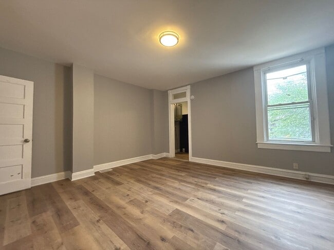 Building Photo - Two-bedroom house in Baltimore