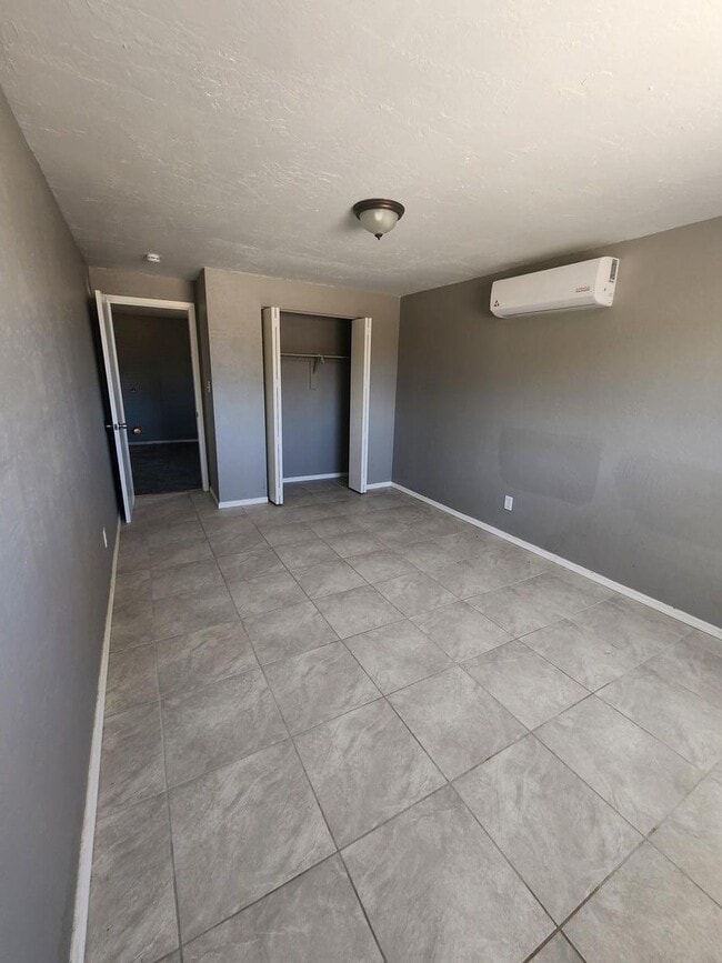 Building Photo - 7033 E Calle Orion
