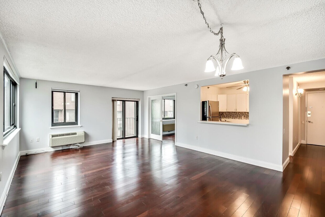 Primary Photo - 2201 Cherry St