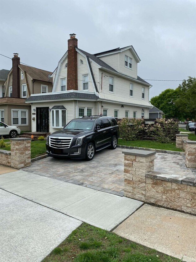 Foto principal - 91-08 Hollis Ct Blvd