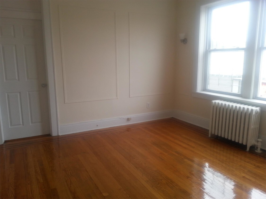 Primary Photo - 85 Anderson St