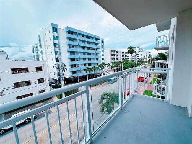 Foto del edificio - 1345 Lincoln Rd