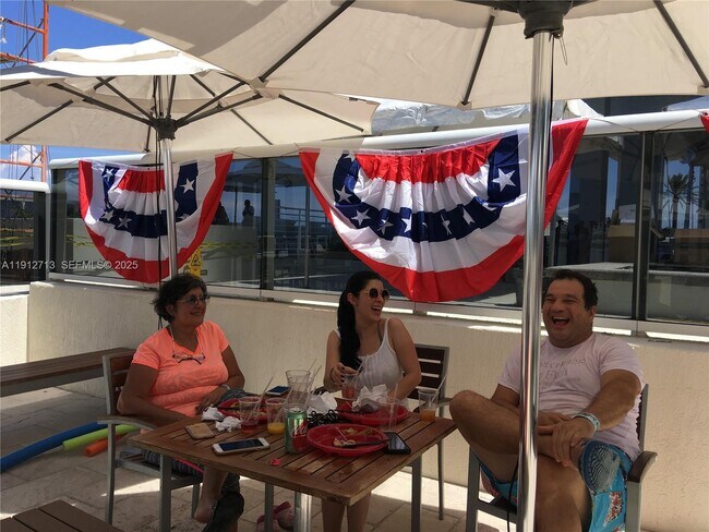 Foto del edificio - 1830 S Ocean Dr