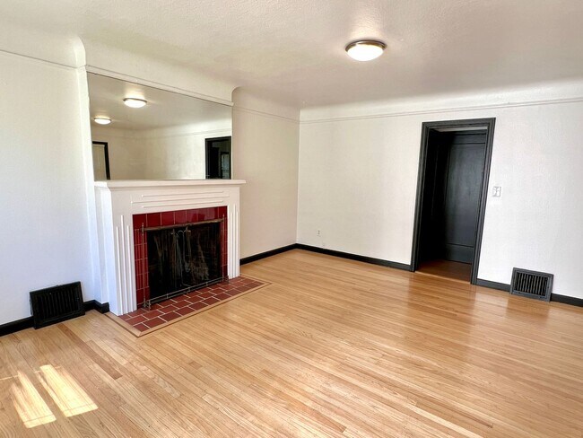 Building Photo - Spacious Mt. Tabor Neighborhood Recently R...