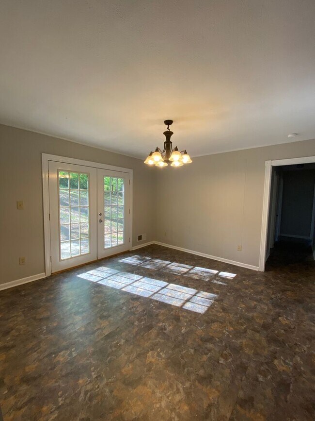 Building Photo - 1101 Bonnie Drive *MOVE IN SPECIAL*