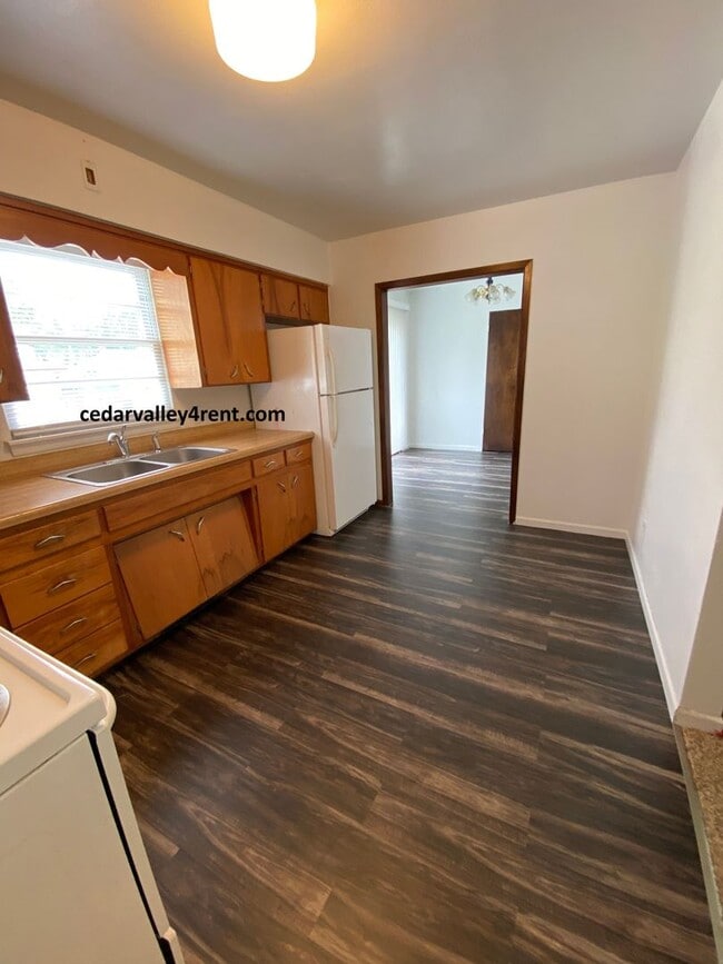 Building Photo - 717 Bismark Ave