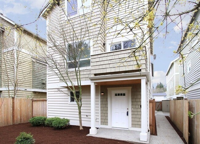Foto del edificio - 3 BED 2.5 BATH SINGLE FAMILY FOR RENT