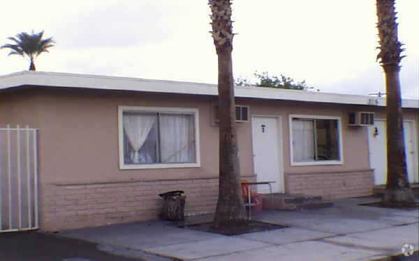 Building Photo - 2116 Sunrise Ave