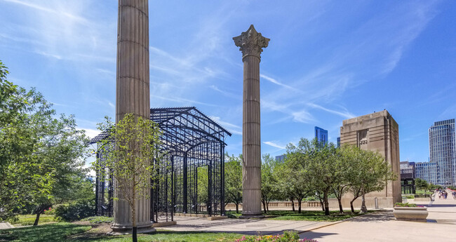 Building Photo - 360 E Randolph St