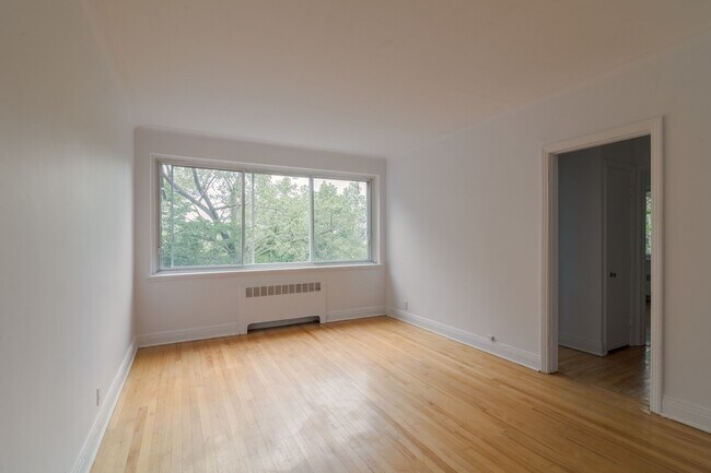 Building Photo - 3500 Av. Ridgewood