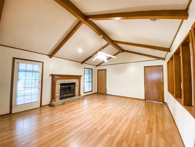Building Photo - 3020 Bluebonnet Blvd