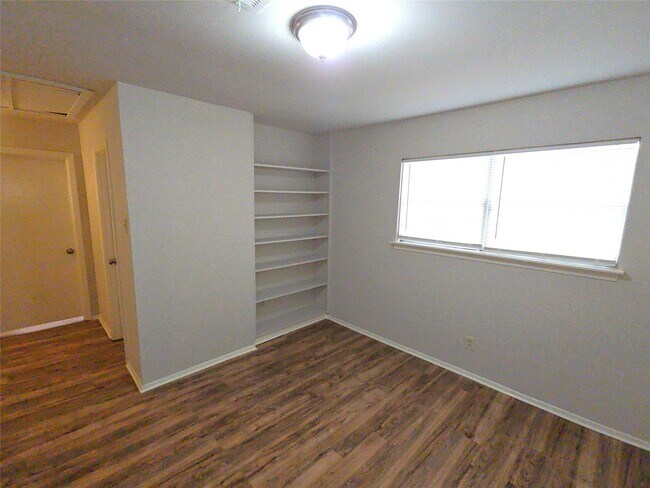 Foto del edificio - 5607 Grace Point Ln