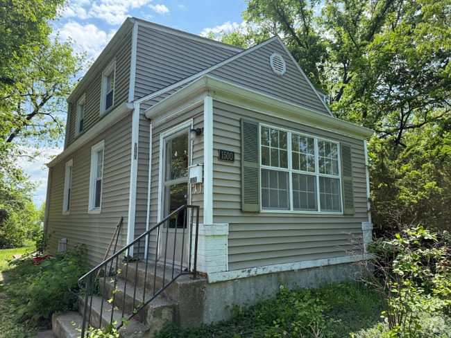 Building Photo - 1500 W Ash St